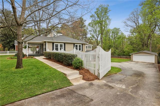 2117 Howell Mill Road NW, Atlanta, GA 30318