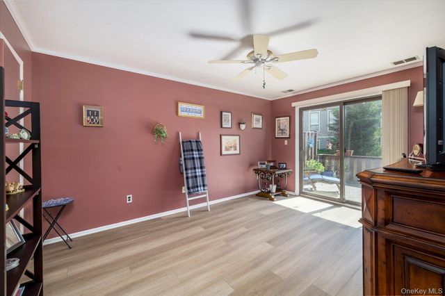 100 Daly Boulevard 2715, Oceanside, NY 11572