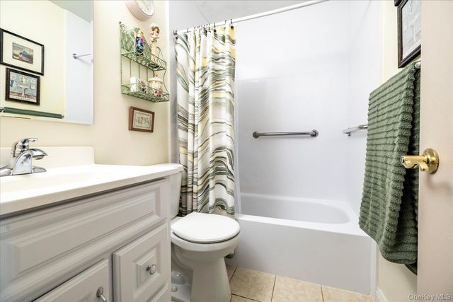 100 Daly Boulevard 2715, Oceanside, NY 11572