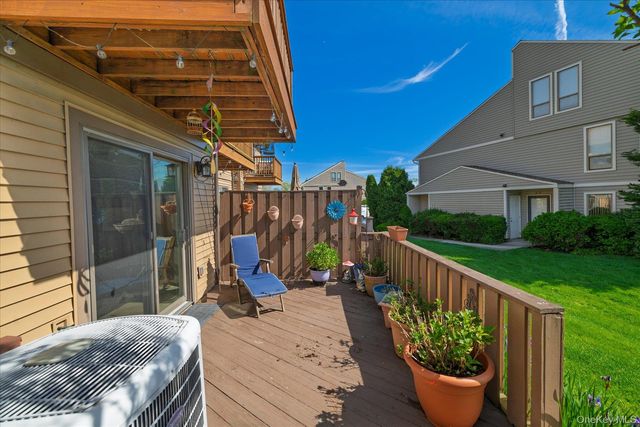 100 Daly Boulevard 2715, Oceanside, NY 11572