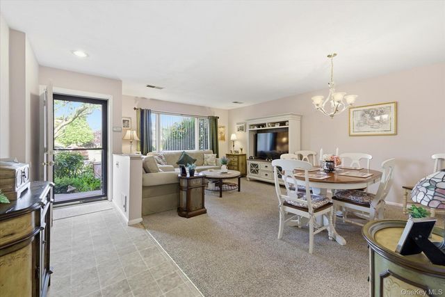 100 Daly Boulevard 2715, Oceanside, NY 11572