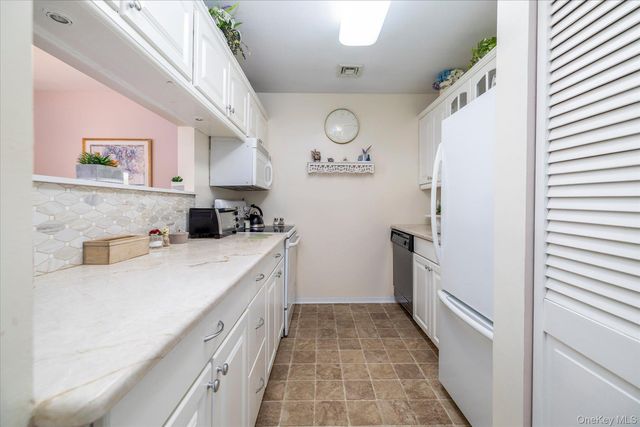 100 Daly Boulevard 2715, Oceanside, NY 11572