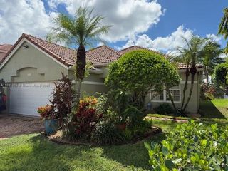 2909 Oak Park Cir, Davie, FL 33328