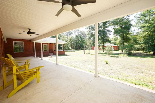 1116 Country Living Road, Baker, FL 32531
