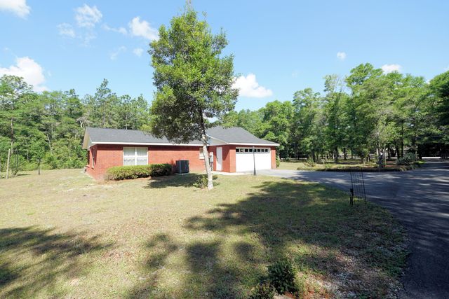 1116 Country Living Road, Baker, FL 32531