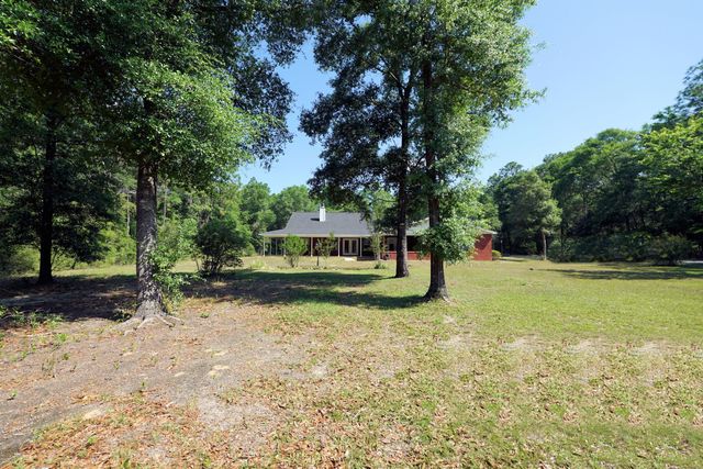 1116 Country Living Road, Baker, FL 32531