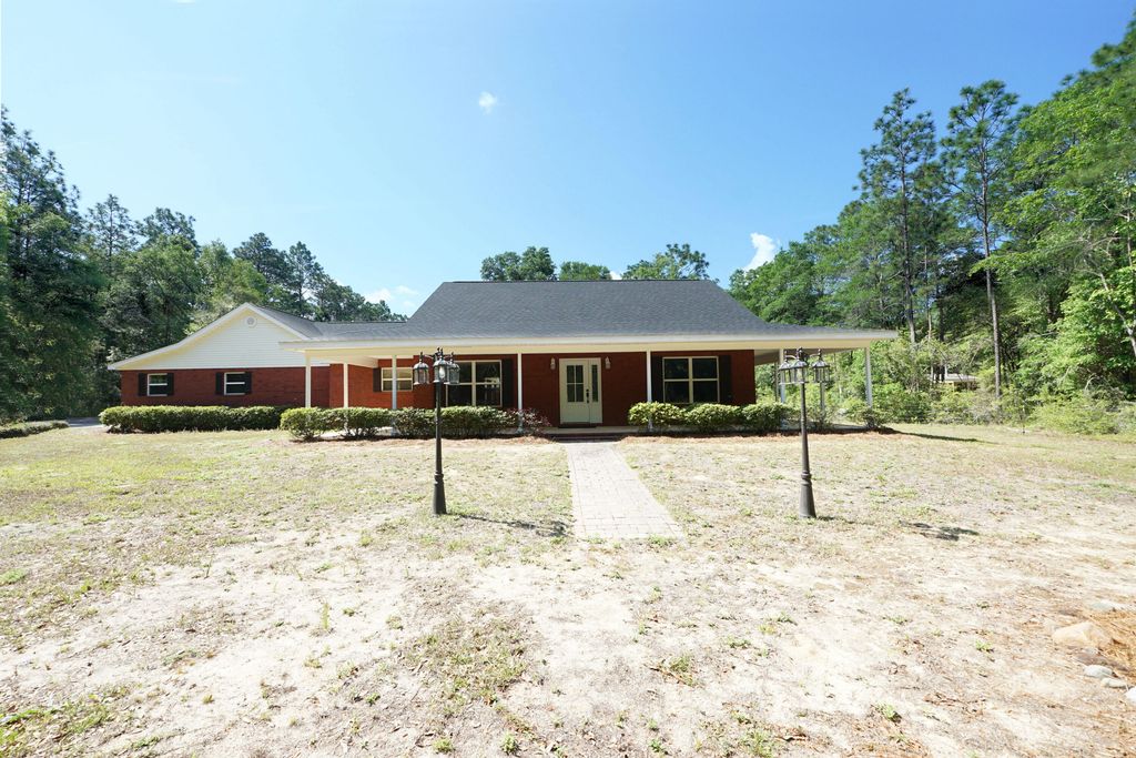 1116 Country Living Road, Baker, FL 32531