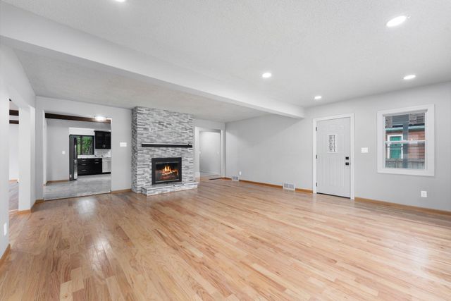 2020 Arcade Street, Maplewood, MN 55109