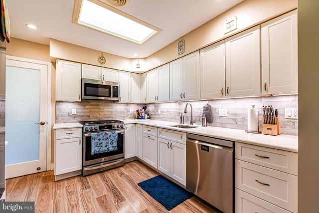 3 BROOKDALE CT, Whiting, NJ 08759