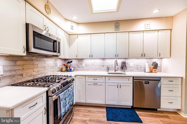 3 BROOKDALE CT, Whiting, NJ 08759
