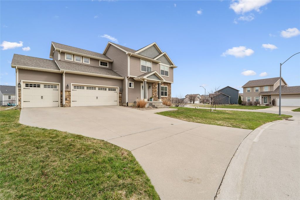 613 SE 17th Street, Grimes, IA 50111