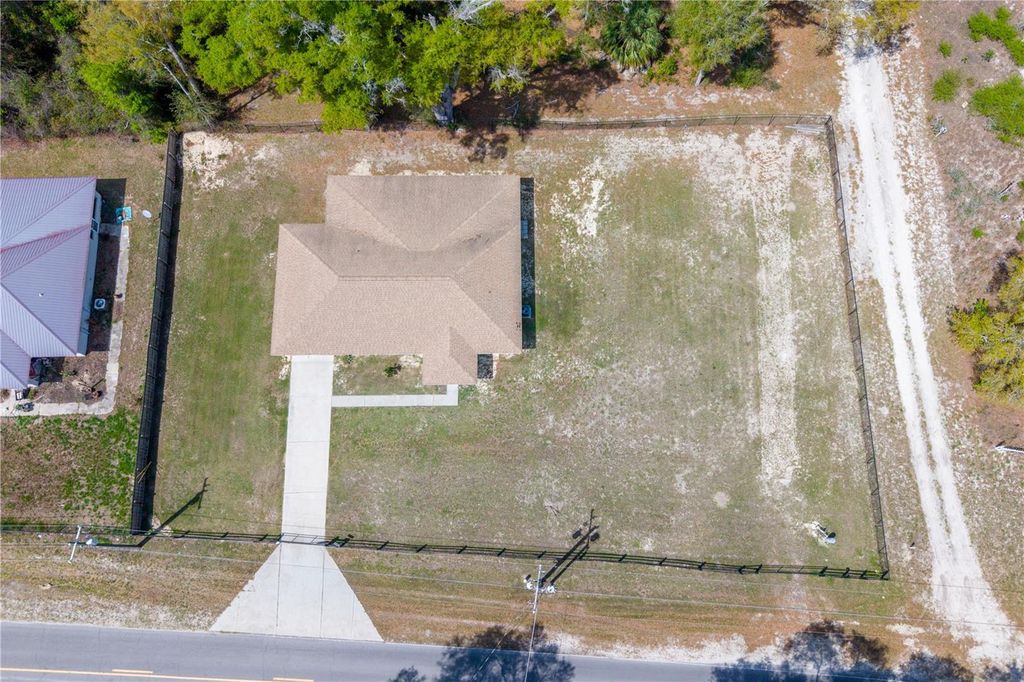 Image 13 of property listing at 3630 W STRICKLAND AVENUE, Bell, FL 32619