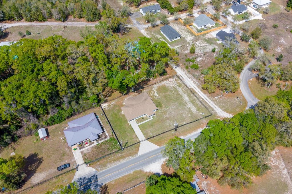 Image 15 of property listing at 3630 W STRICKLAND AVENUE, Bell, FL 32619