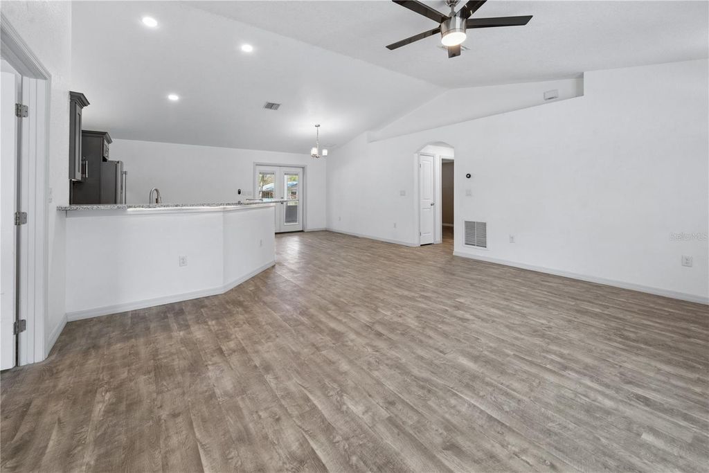 Image 20 of property listing at 3630 W STRICKLAND AVENUE, Bell, FL 32619