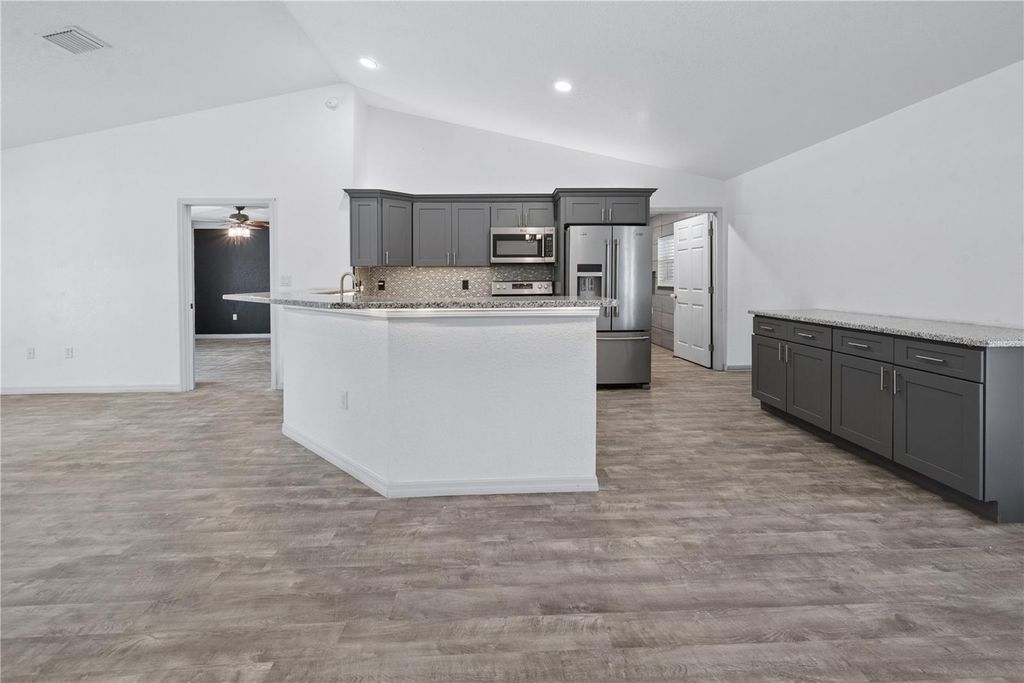 Image 22 of property listing at 3630 W STRICKLAND AVENUE, Bell, FL 32619