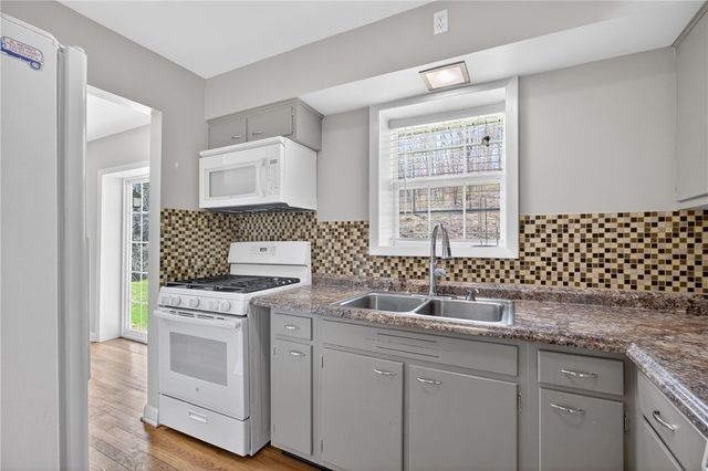 2523 Union Valley Rd, Wampum, PA 16157