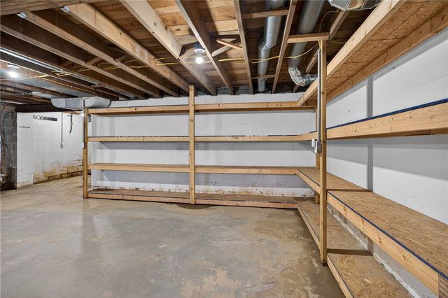 2523 Union Valley Rd, Wampum, PA 16157