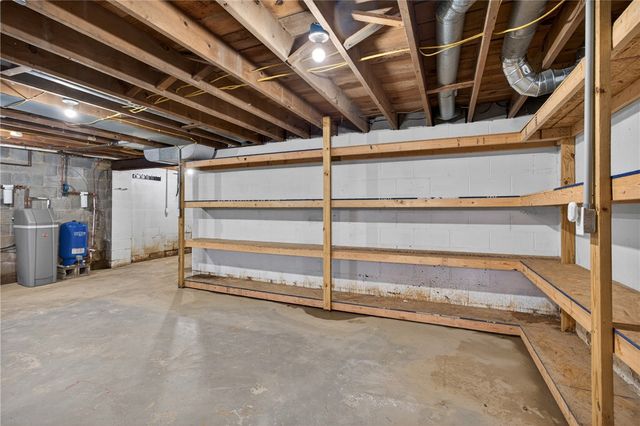 2523 Union Valley Rd, Wampum, PA 16157
