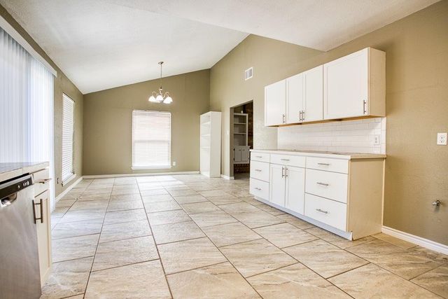 2303 Twin Oak Dr, Portland, TX 78374