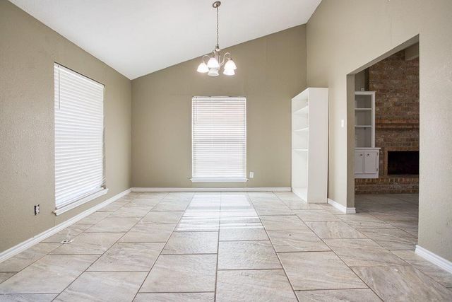 2303 Twin Oak Dr, Portland, TX 78374