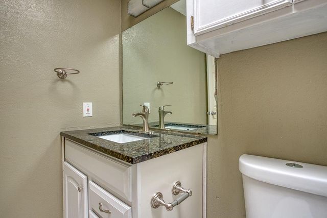 2303 Twin Oak Dr, Portland, TX 78374