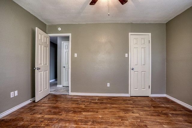 2303 Twin Oak Dr, Portland, TX 78374