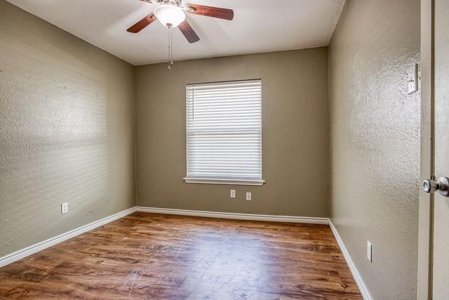 2303 Twin Oak Dr, Portland, TX 78374