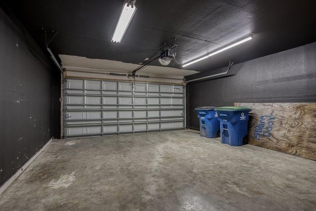 2303 Twin Oak Dr, Portland, TX 78374