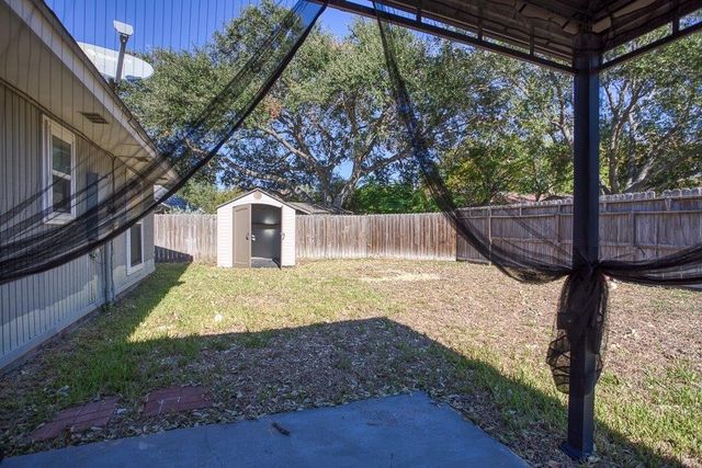 2303 Twin Oak Dr, Portland, TX 78374