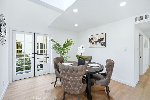 11601 Montana, Los Angeles, CA 90049