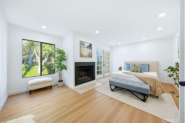 11601 Montana, Los Angeles, CA 90049