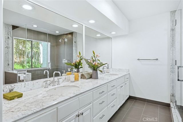 11601 Montana, Los Angeles, CA 90049