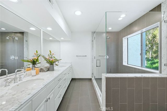 11601 Montana, Los Angeles, CA 90049