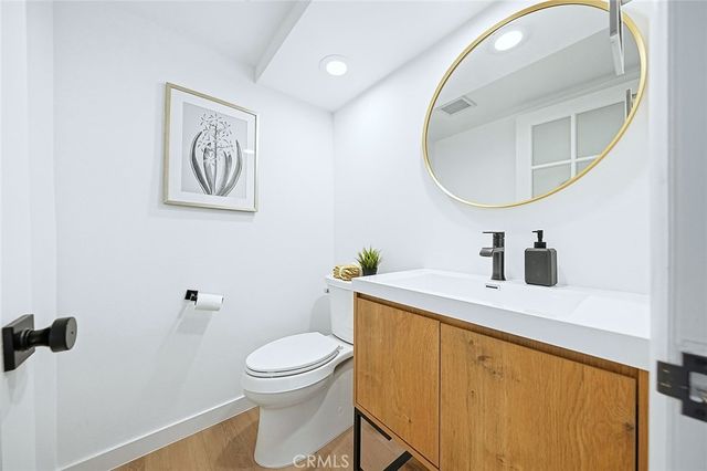 11601 Montana, Los Angeles, CA 90049