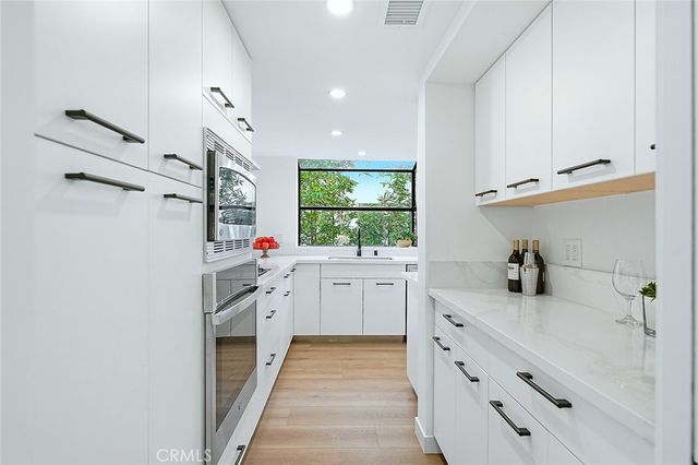 11601 Montana, Los Angeles, CA 90049