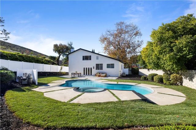 382 Thunderhead St, Thousand Oaks, CA 91360