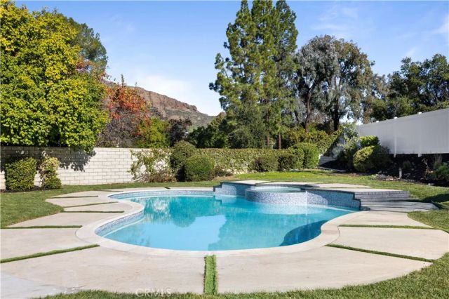 382 Thunderhead St, Thousand Oaks, CA 91360