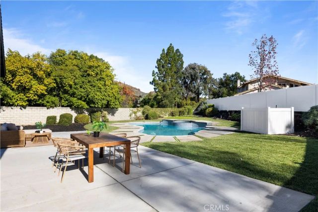 382 Thunderhead St, Thousand Oaks, CA 91360