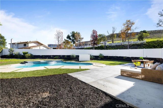 382 Thunderhead St, Thousand Oaks, CA 91360