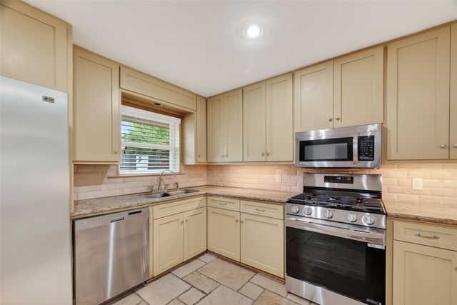 2010 Wakefield Drive, Houston, TX 77018