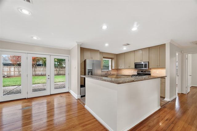 2010 Wakefield Drive, Houston, TX 77018