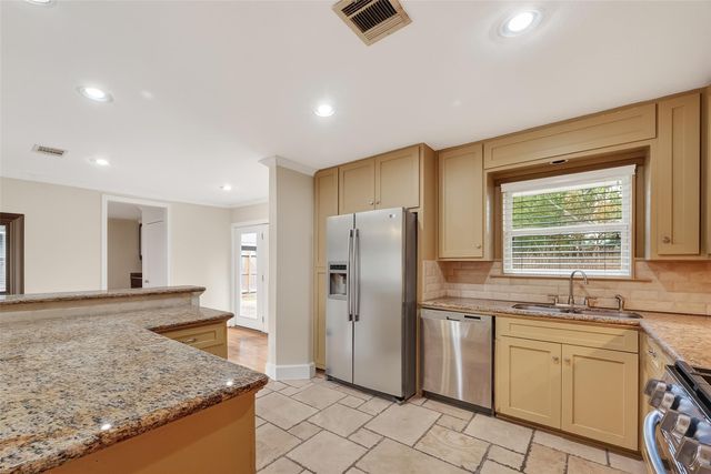 2010 Wakefield Drive, Houston, TX 77018