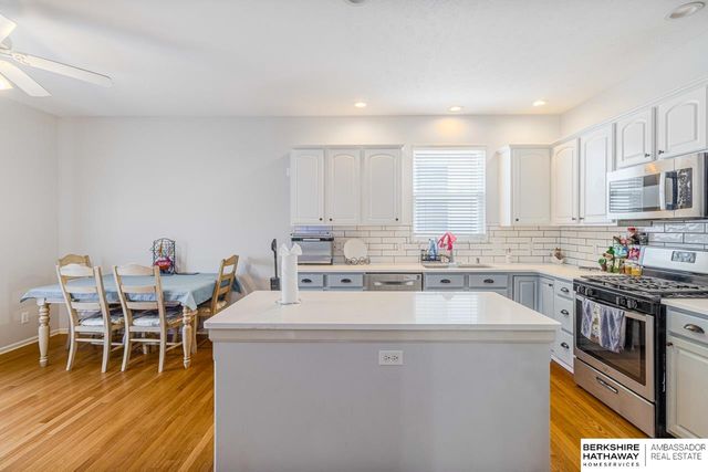 16148 V Circle, Omaha, NE 68135