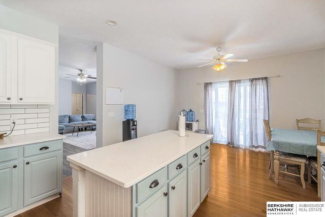 16148 V Circle, Omaha, NE 68135