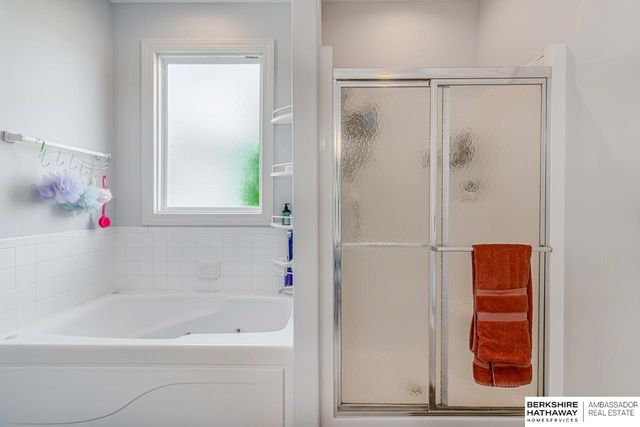 16148 V Circle, Omaha, NE 68135