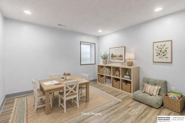 16148 V Circle, Omaha, NE 68135