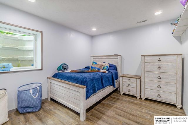 16148 V Circle, Omaha, NE 68135