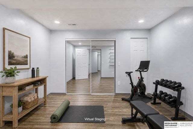 16148 V Circle, Omaha, NE 68135