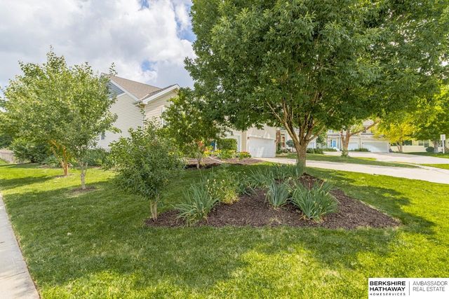 16148 V Circle, Omaha, NE 68135