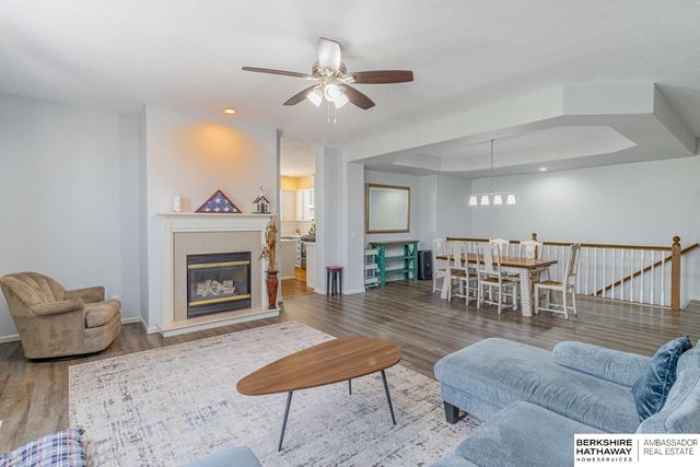 16148 V Circle, Omaha, NE 68135